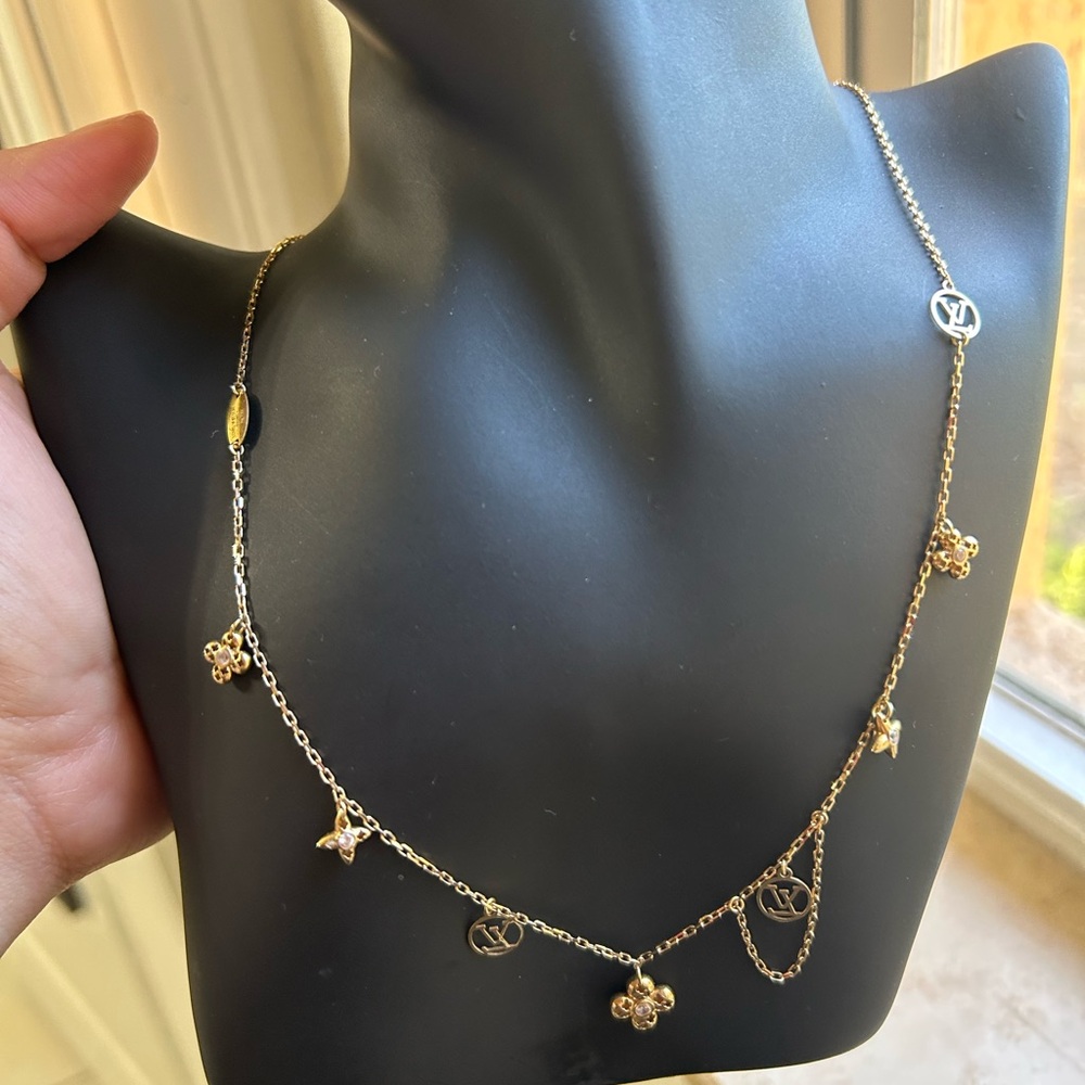 BRANDNEW 18 KARAT REAL GOLD CHARM NECKLACE 17 INCHES